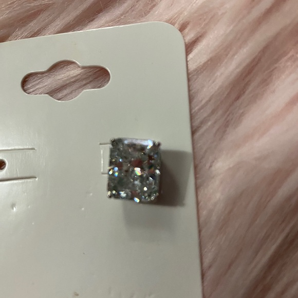 Single Super Sparkly Crystal Earring Saks Bling - Picture 5 of 6